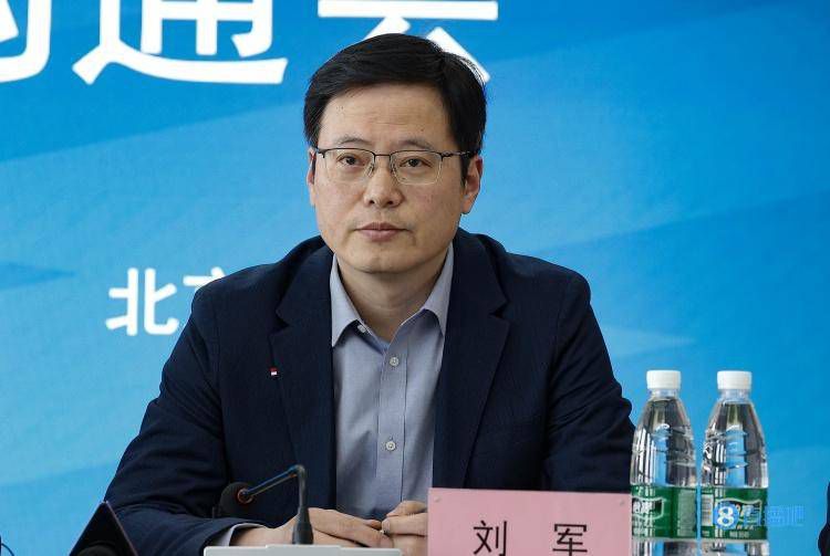 黑丝美女被人操